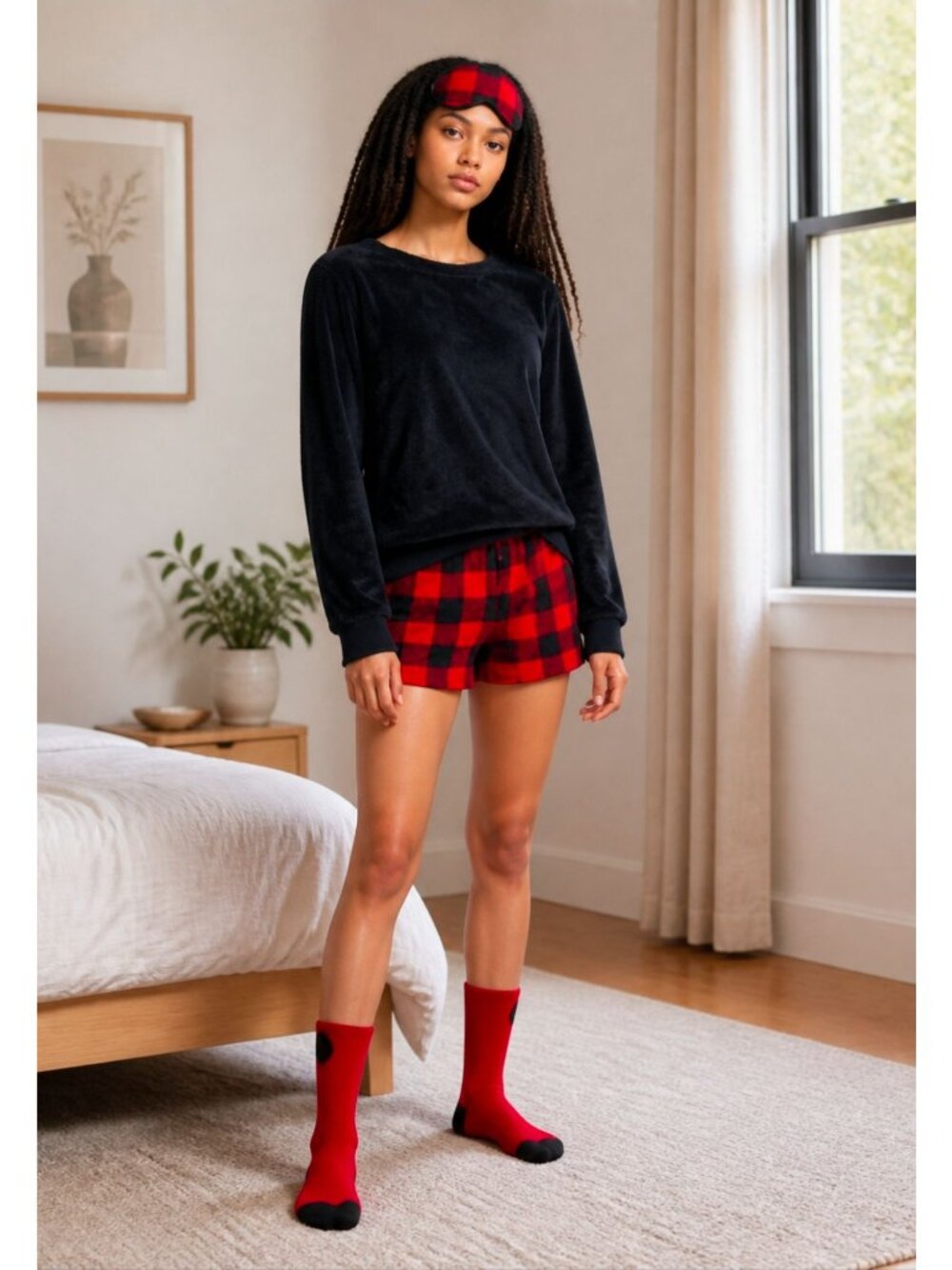 Wondershop 4-Piece Women’s Plush Pullover Flannel Shorts Cozy Socks & Eye Mask S